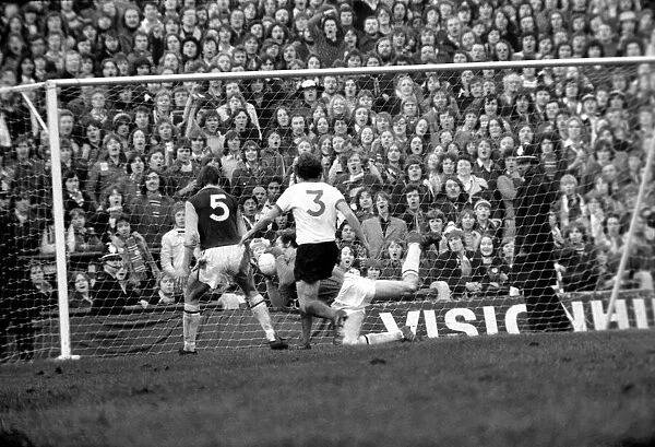 Football: Aston Villa F. C. (2) vs. Manchester United F. C. (0). February 1975 75-01047-048