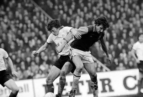 Football: Aston Villa F. C. (2) vs. Manchester United F. C. (0). February 1975 75-01047-004