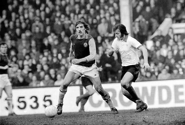 Football: Aston Villa F. C. (2) vs. Manchester United F. C. (0). February 1975 75-01047-001