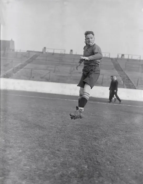 Framed Print : Football Bert Sproston (Manchester City) 1947 006696 / 2 Framed Print : Football Bert Sproston (Manchester City) 1947 006696 / 2