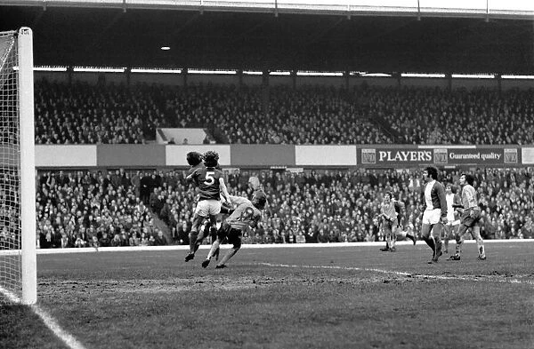 Football. Birmingham F. C. vs. Everton F. C. Scenes during the match. January 1975 75-00340