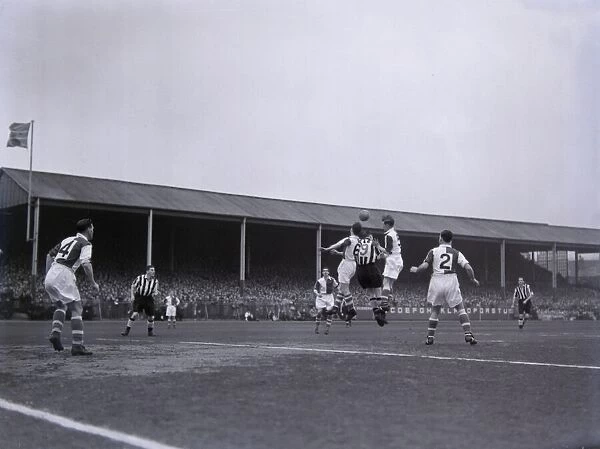 Football Blackburn v Newcastle Utd SP 30  /  3  /  1952 C1628  /  1