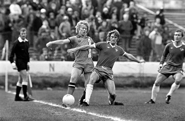 Football: Chelsea (2) vs. Luton (0). April 1977 77-02023-014