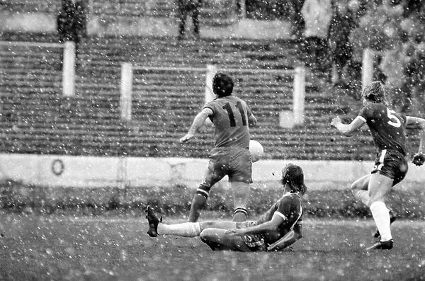 Football: Chelsea (2) vs. Luton (0). April 1977 77-02023-002