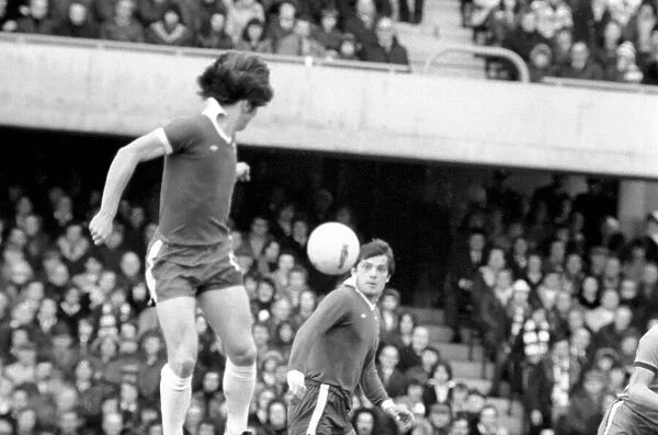 Football: Chelsea (2) vs. Luton (0). April 1977 77-02023-006