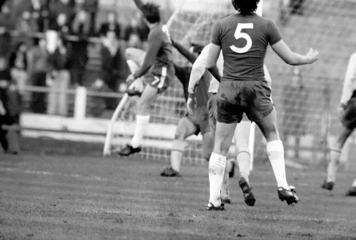 Framed Print : Football: Chelsea F. C. vs. Sheffield Wed. F. C. January 1975 75-00060-012