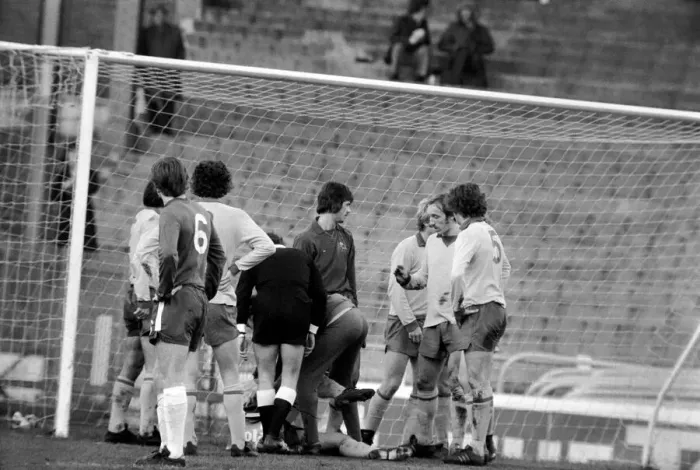 Framed Print : Football: Chelsea F. C. vs. Sheffield Wed. F. C. January 1975 75-00060-010 Framed Print : Football: Chelsea F. C. vs. Sheffield Wed. F. C. January 1975 75-00060-010