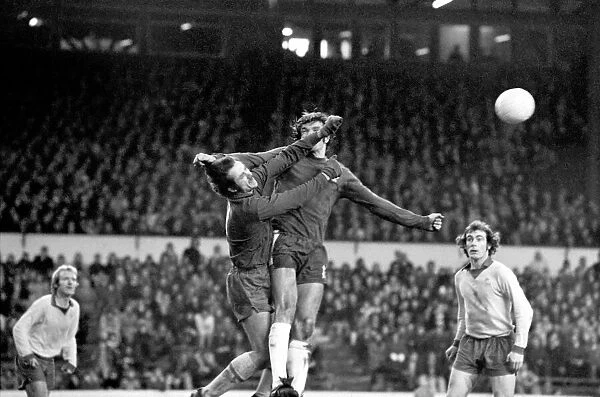 Football: Chelsea F. C. vs. Sheffield Wed. F. C. January 1975 75-00060-017