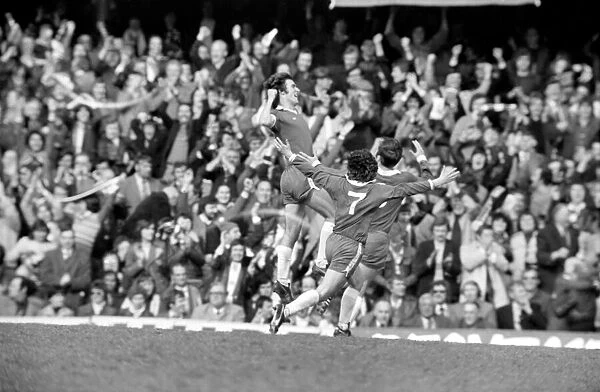 Football: Chelsea vs. Nottingham Forest. April 1977 77-02166-009