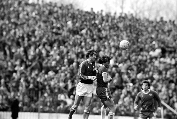 Football: Chelsea vs. Nottingham Forest. April 1977 77-02166-024