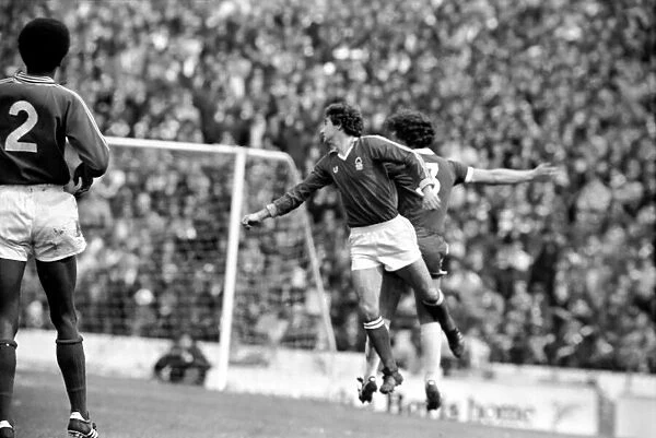 Football: Chelsea vs. Nottingham Forest. April 1977 77-02166-005