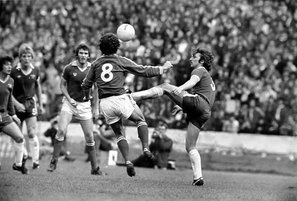 Football: Chelsea vs. Nottingham Forest. April 1977 77-02166-031