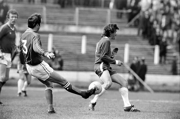 Football: Chelsea vs. Nottingham Forest. April 1977 77-02166-042