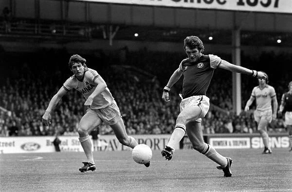 Football Division 1. Aston Villa 0 v. Everton 2. September 1980 LF04-26-012
