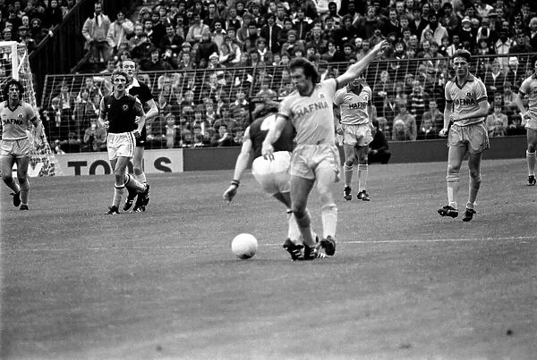 Football Division 1. Aston Villa 0 v. Everton 2. September 1980 LF04-26-006