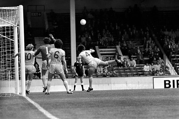 Football Division 1. Aston Villa 0 v. Everton 2. September 1980 LF04-26-003