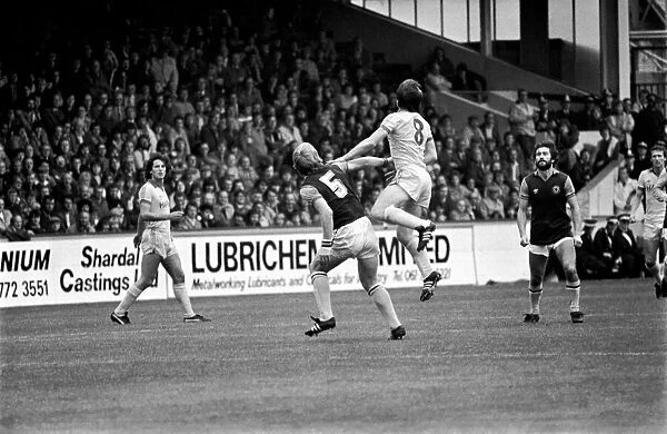 Football Division 1. Aston Villa 0 v. Everton 2. September 1980 LF04-26