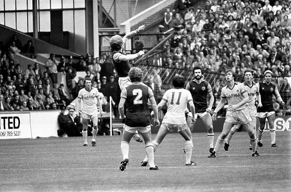 Football Division 1. Aston Villa 0 v. Everton 2. September 1980 LF04-26-030