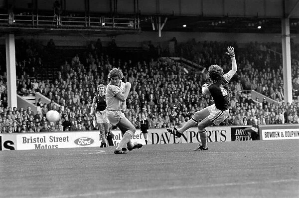 Football Division 1. Aston Villa 0 v. Everton 2. September 1980 LF04-26-015