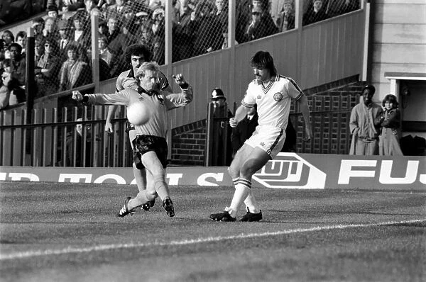 Football Division 1. Aston Villa 3 v. Tottenham Hotspur 0. October 1980 LF04-43-028