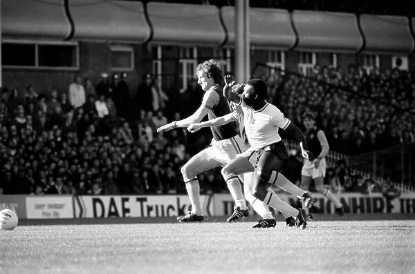 Football Division 1. Aston Villa 3 v. Tottenham Hotspur 0. October 1980 LF04-43-007