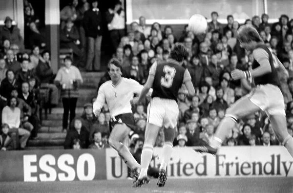 Football Division 1. Aston Villa 3 v. Tottenham Hotspur 0. October 1980 LF04-43-019