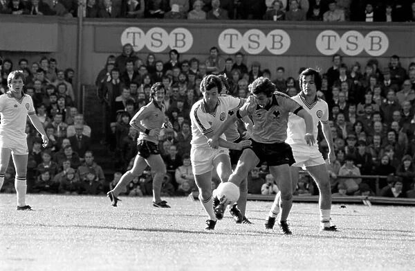 Football Division 1. Aston Villa 3 v. Tottenham Hotspur 0. October 1980 LF04-43-022