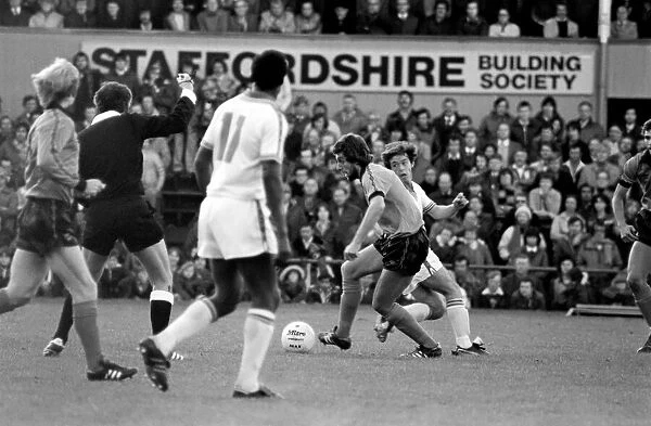 Football Division 1. Aston Villa 3 v. Tottenham Hotspur 0. October 1980 LF04-43-011