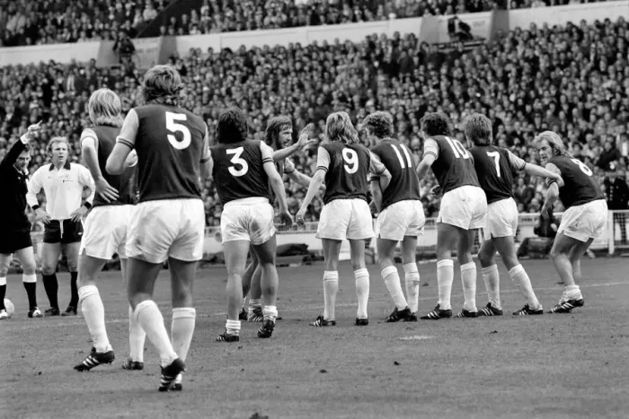 Framed Print : Football: F. A. Cup Final: Fulham F. C. vs. West Ham F. C. at Wembley. May 1975 75-2352-071