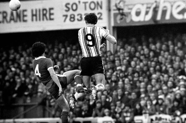 Football: F. A. Cup: Southampton (1) v. Chelsea (1). January 1977 77-00108-031