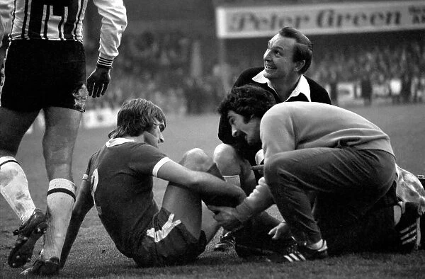 Football: F. A. Cup: Southampton (1) v. Chelsea (1). January 1977 77-00108-022