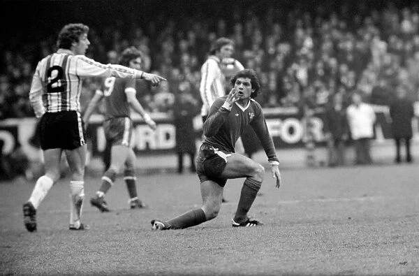 Football: F. A. Cup: Southampton (1) v. Chelsea (1). January 1977 77-00108-036