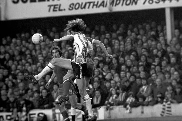 Football: F. A. Cup: Southampton (1) v. Chelsea (1). January 1977 77-00108-025