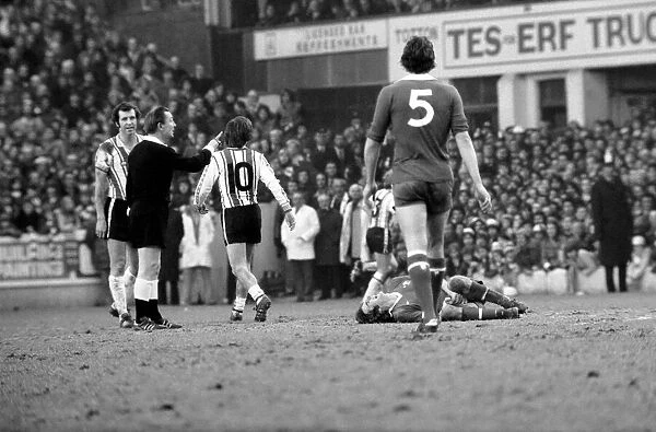 Football: F. A. Cup: Southampton (1) v. Chelsea (1). January 1977 77-00108-010