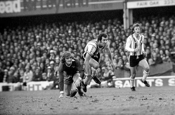 Football: F. A. Cup: Southampton (1) v. Chelsea (1). January 1977 77-00108-008