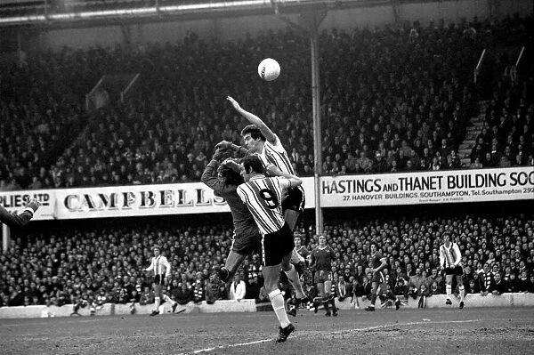 Football: F. A. Cup: Southampton (1) v. Chelsea (1). January 1977 77-00108-001