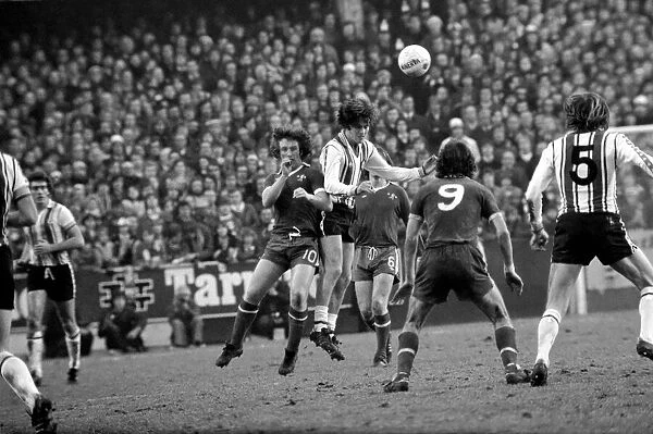 Football: F. A. Cup: Southampton (1) v. Chelsea (1). January 1977 77-00108-027
