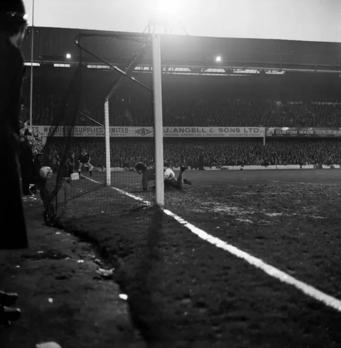 Framed Print : Football: F. A. Cup: Southampton F. C. vs. West Ham F. C. Mil Blyth (Soton Framed Print : Football: F. A. Cup: Southampton F. C. vs. West Ham F. C. Mil Blyth (Soton