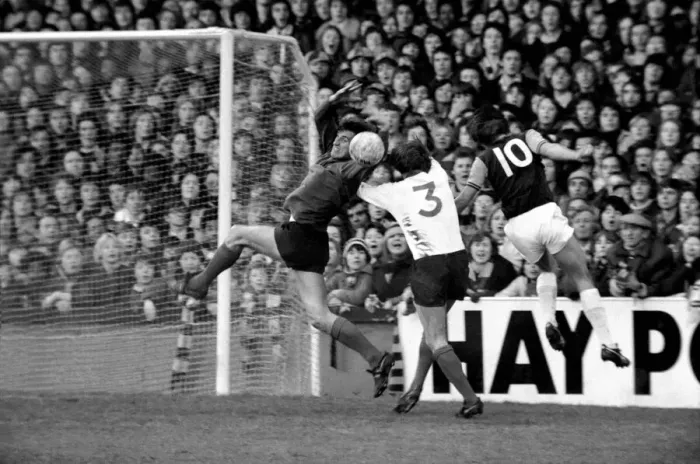Framed Print : Football: F. A. Cup: West Ham F. C. (0) vs. Liverpool F. C. (2). January 1976 76-00045-001 Framed Print : Football: F. A. Cup: West Ham F. C. (0) vs. Liverpool F. C. (2). January 1976 76-00045-001