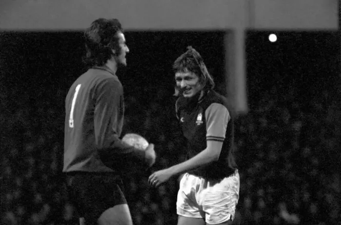 Framed Print : Football: F. A. Cup: West Ham F. C. (0) vs. Liverpool F. C. (2). January 1976 76-00045-071 Framed Print : Football: F. A. Cup: West Ham F. C. (0) vs. Liverpool F. C. (2). January 1976 76-00045-071