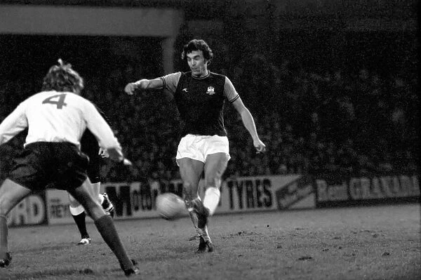 Football: F. A. Cup: West Ham F. C. (0) vs. Liverpool F. C. (2). January 1976 76-00045-074