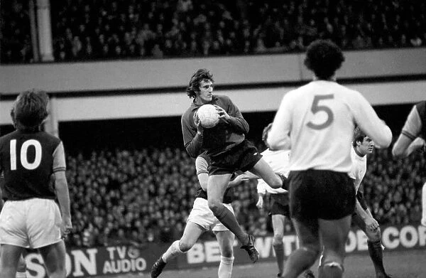 Football: F. A. Cup: West Ham F. C. (0) vs. Liverpool F. C. (2). January 1976 76-00045