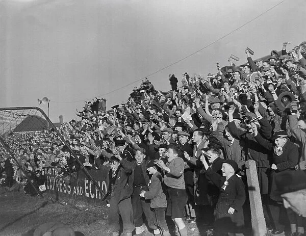 Football FA Cup Tie 4th Round 1949. Yeovil v Sunderland 016655  /  13