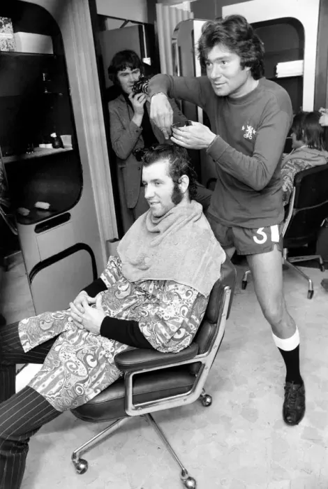 Framed Print : Football fan Vidal Sassoon made a solemn promise that if Chelsea reached the final of Framed Print : Football fan Vidal Sassoon made a solemn promise that if Chelsea reached the final of