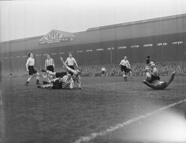 Football Fulham v Sunderland 13  /  4  /  1952 XP0000 C1875  /  1