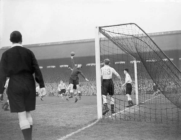 Football Fulham v Sunderland SP 13  /  4  /  1952 C1875  /  2