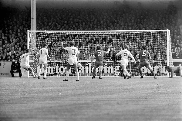 Football: Leeds United (1) v. Liverpool (0). September 1971 71-12020-016