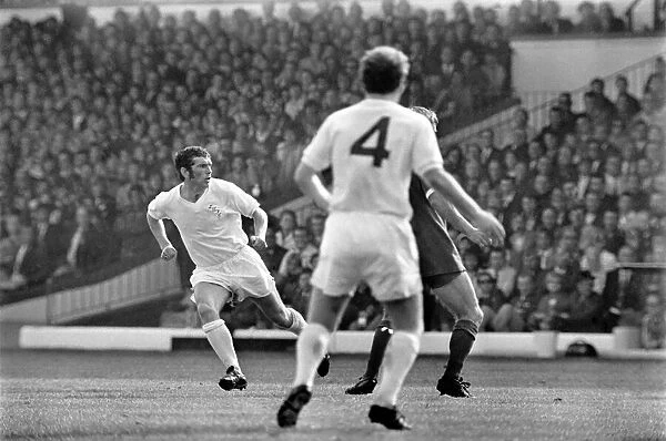 Football: Leeds United (1) v. Liverpool (0). September 1971 71-12020-039