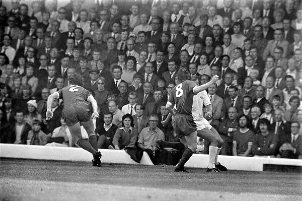 Football: Leeds United (1) v. Liverpool (0). September 1971 71-12020-038