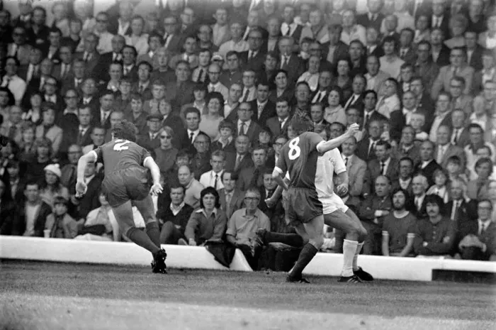 Framed Print : Football: Leeds United (1) v. Liverpool (0). September 1971 71-12020-038